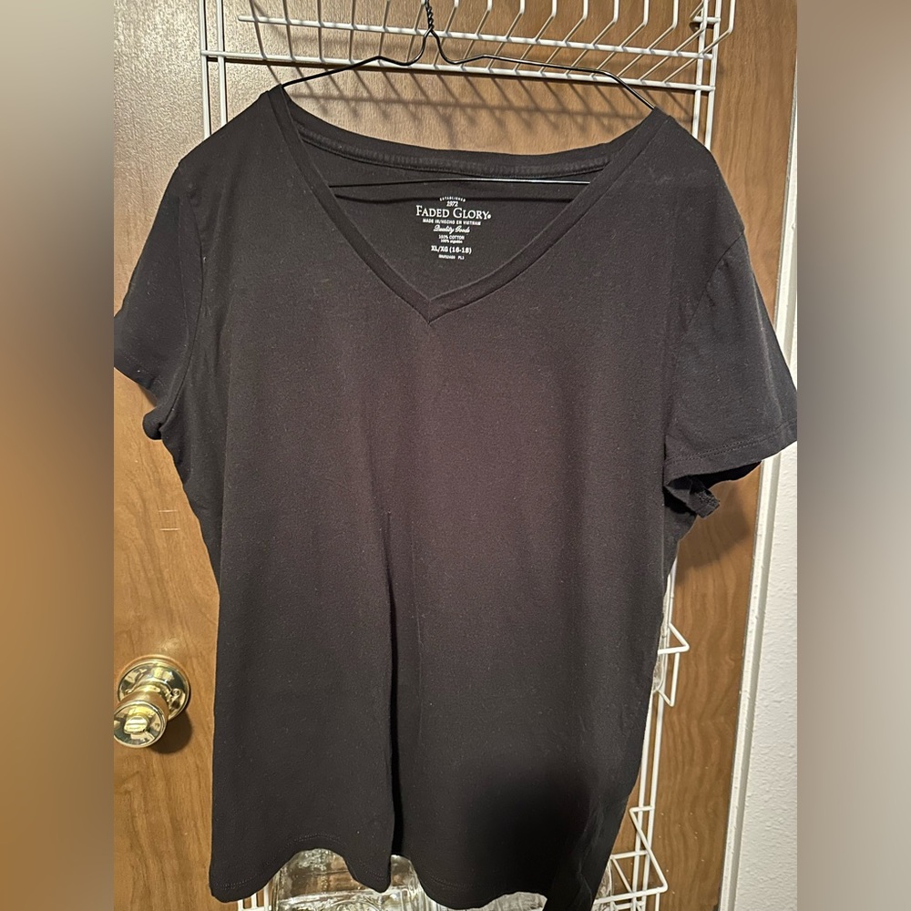 Faded Glory Simple Black V-Neck Tee - XL (16/18)
